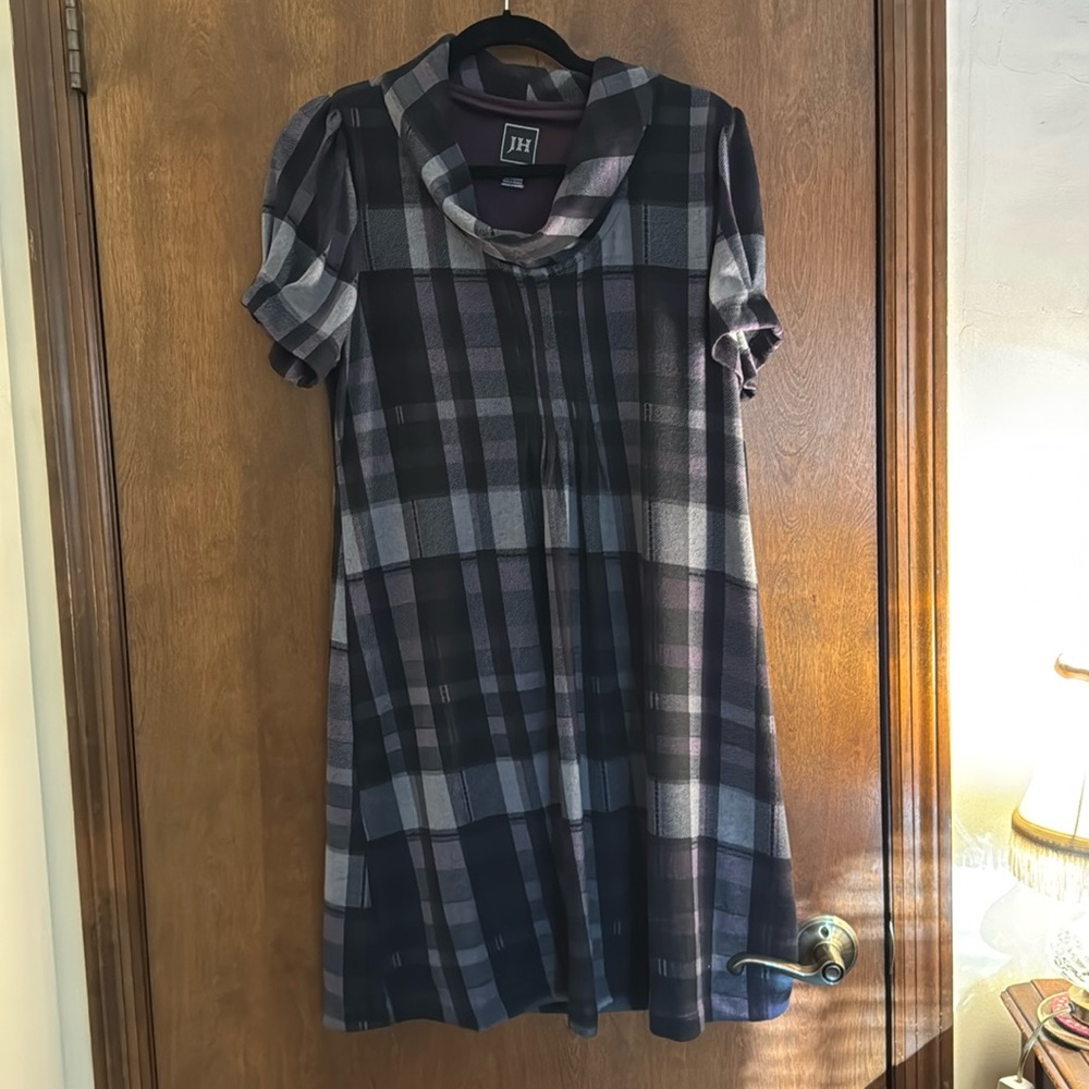 Ladies flannel dress size PL. NWT short sleeve and fully lined Soft 96% poly